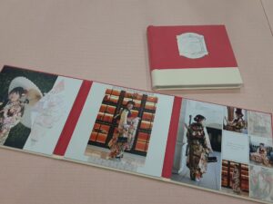 卒業式袴姿をワンランクアップさせるオリジナルアイテムのコサージュ