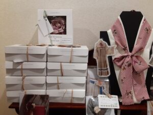 卒業式袴姿をワンランクアップさせるオリジナルアイテムのコサージュ